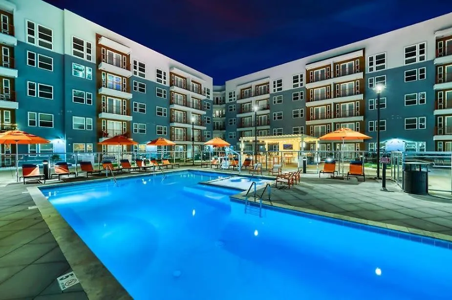 アパート Cozysuites Phx Roro Gym, Pool, Pets, Parking #1 フェニックス