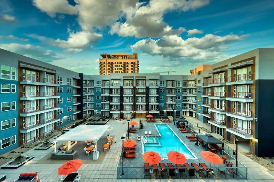 アパート Cozysuites Phx Roro Gym, Pool, Pets, Parking #1 フェニックス