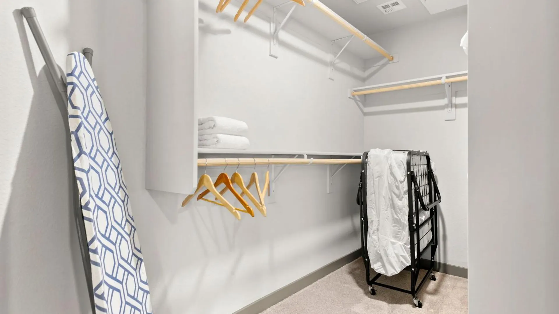 アパート Cozysuites Phx Roro Gym, Pool, Pets, Parking #1 フェニックス