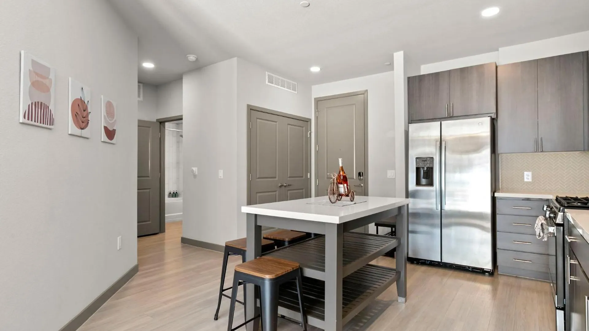 アパート Cozysuites Phx Roro Gym, Pool, Pets, Parking #1 フェニックス