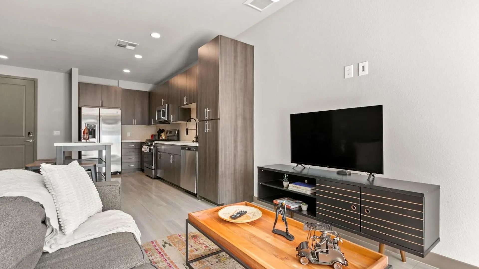 アパート Cozysuites Phx Roro Gym, Pool, Pets, Parking #1 フェニックス